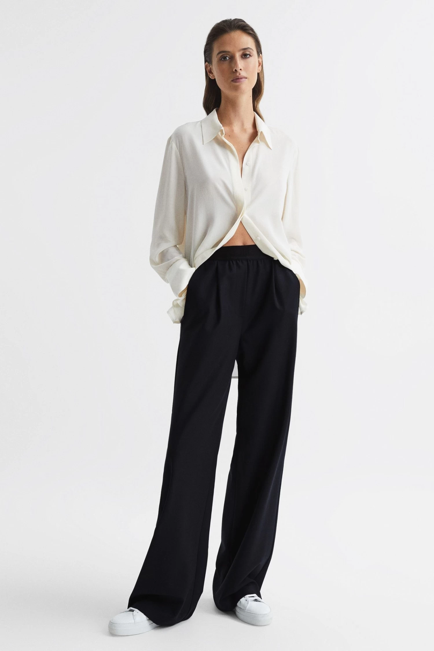 Reiss Lena Logo Pull On Wide Leg Trousers 3 Reiss Lena Logo Pull On Wide Leg Trousers - Image 3