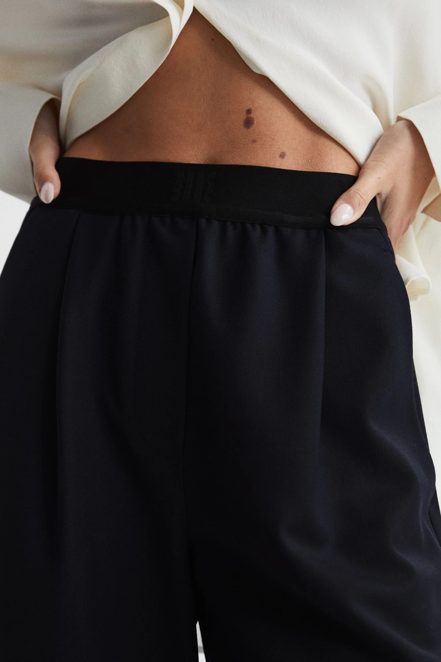 Reiss Lena Logo Pull On Wide Leg Trousers 7 Reiss Lena Logo Pull On Wide Leg Trousers - Image 7