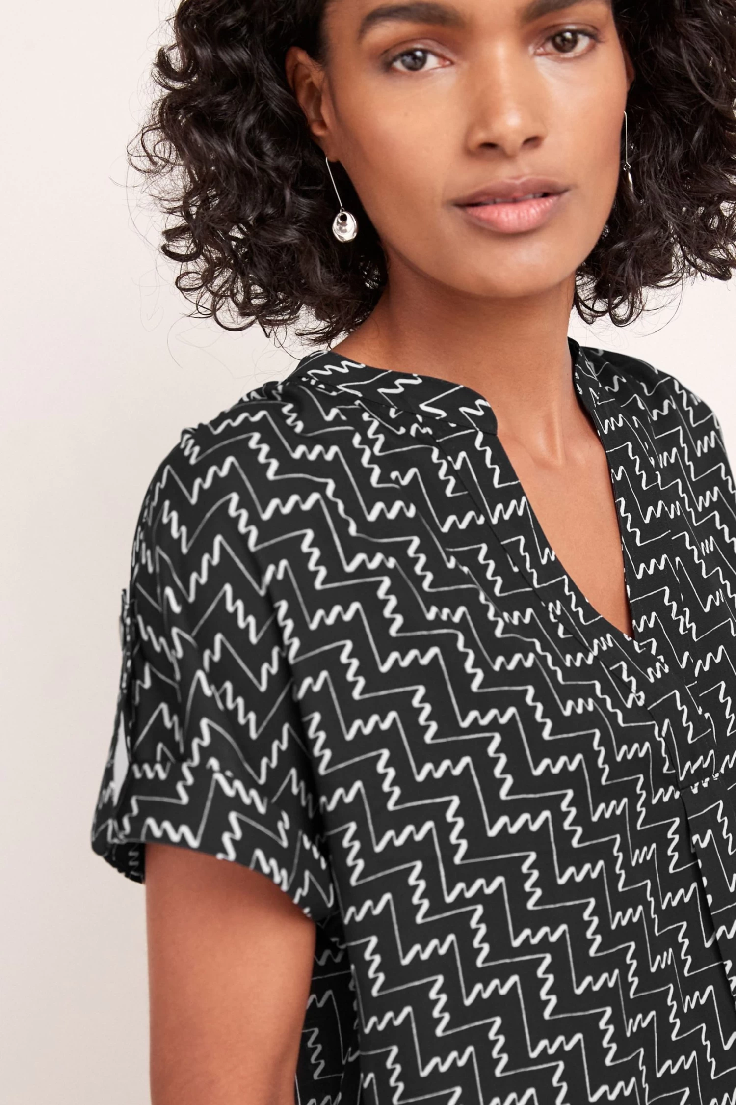 Next Overhead Longline Short Sleeve V-Neck Blouse 4 Next Overhead Longline Short Sleeve V-Neck Blouse - Image 4