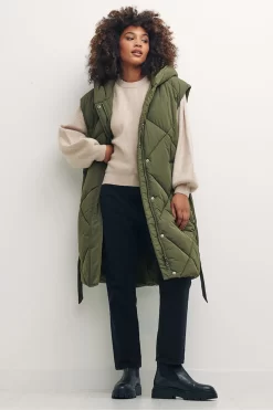 Nobody's Child Green Caroline Longline Diamond Quilted Puffer Gilet -Roman Store D16527s5 scaled