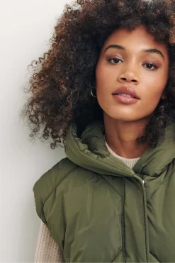 Nobody's Child Green Caroline Longline Diamond Quilted Puffer Gilet -Roman Store D16527s8 scaled