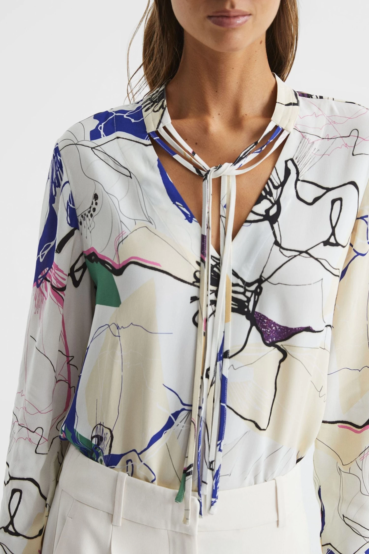 Reiss Mel V-Neck Printed Blouse 4 Reiss Mel V-Neck Printed Blouse - Image 4