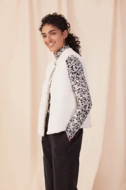 Great Plains Pieced Faux Fur Jacket 5 Great Plains Pieced Faux Fur Jacket -Roman Store L21665s3 scaled